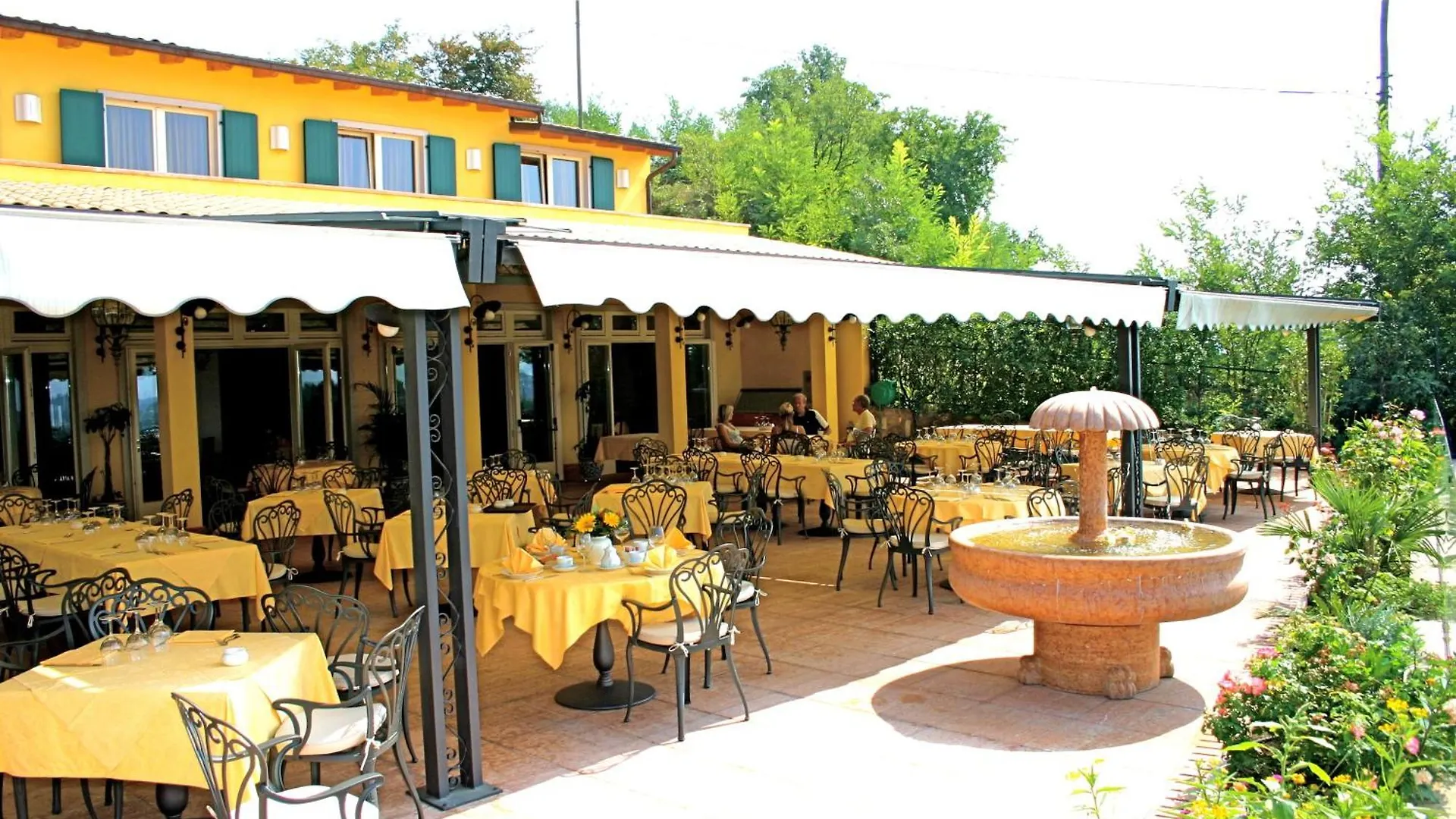 Hotel La Dolce Vita 카바욘베로네세