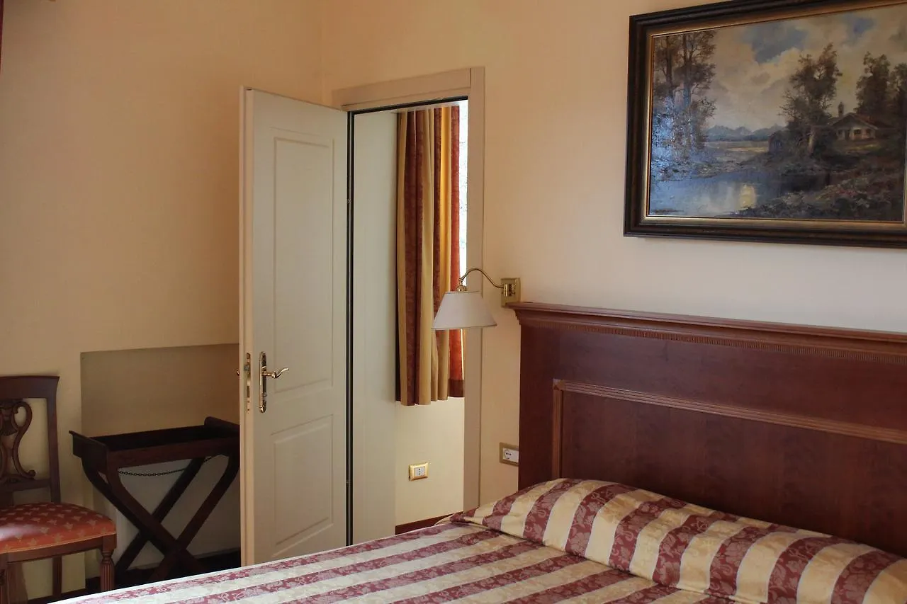 Hotel La Dolce Vita Cavaion Veronese 3*,  Italia