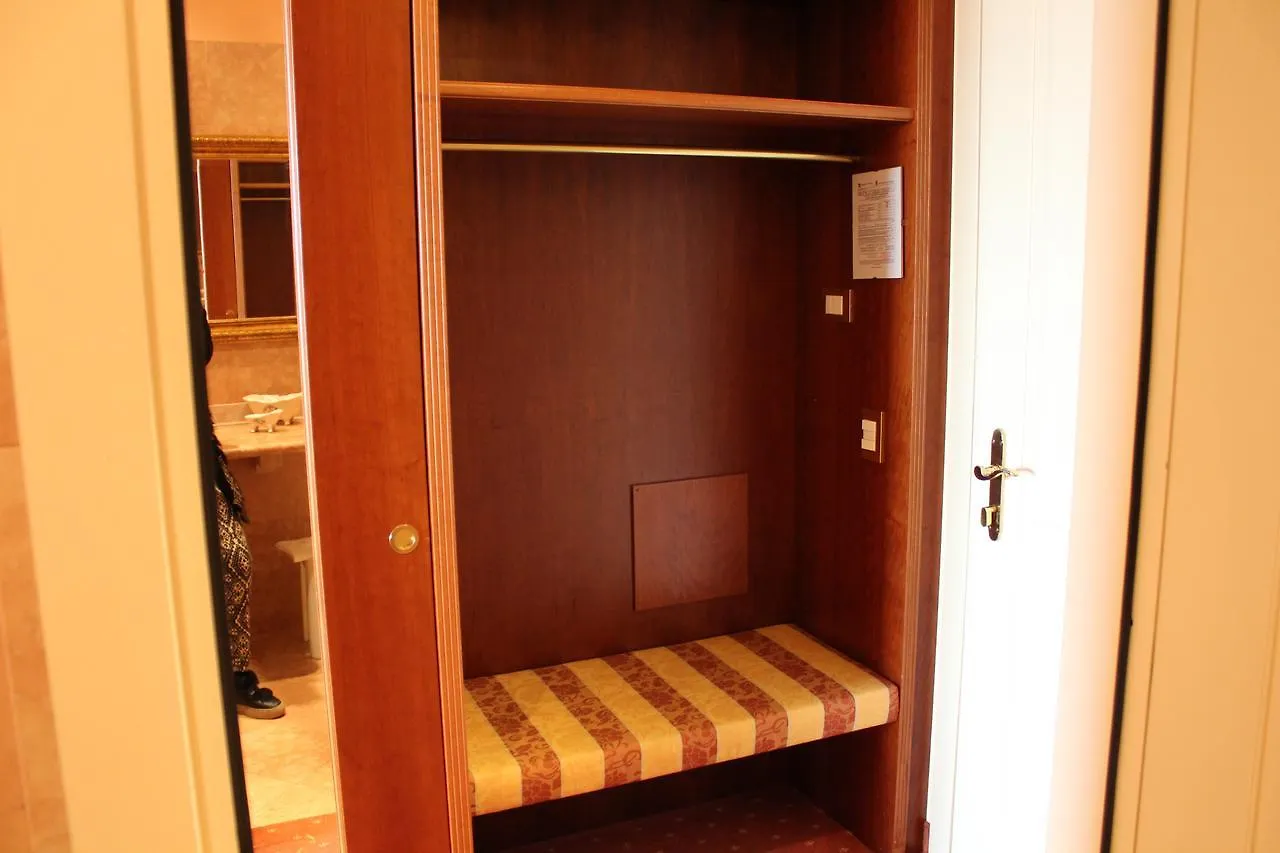 Hotel La Dolce Vita Cavaion Veronese 3*,